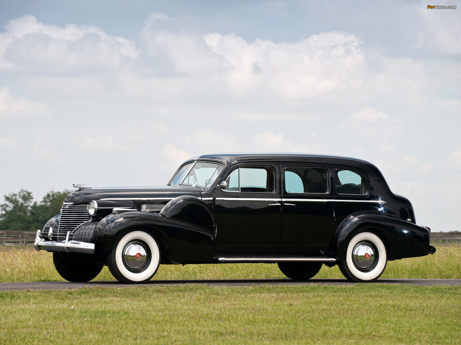 Images of Cadillac Fleetwood Seventy-Five Imperial Sedan 1940 (1600 x 1200)