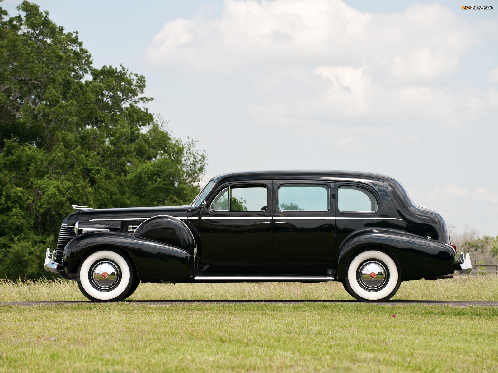 Pictures of Cadillac Fleetwood Seventy-Five Imperial Sedan 1940 (1600 x 1200)