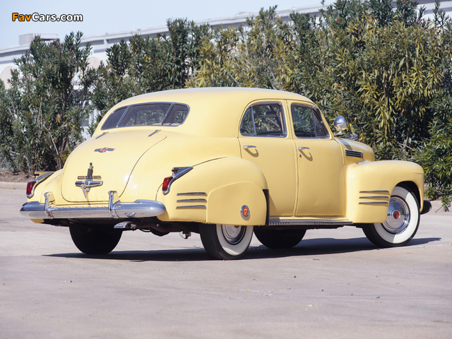 Cadillac Sixty-One Touring Sedan DeLuxe (6109D) 1941 images (640 x 480)