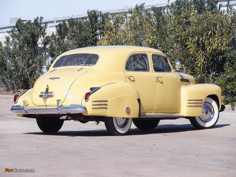 Cadillac Sixty-One Touring Sedan DeLuxe (6109D) 1941 images (800 x 600)