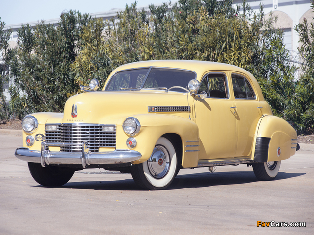 Cadillac Sixty-One Touring Sedan DeLuxe (6109D) 1941 pictures (640 x 480)