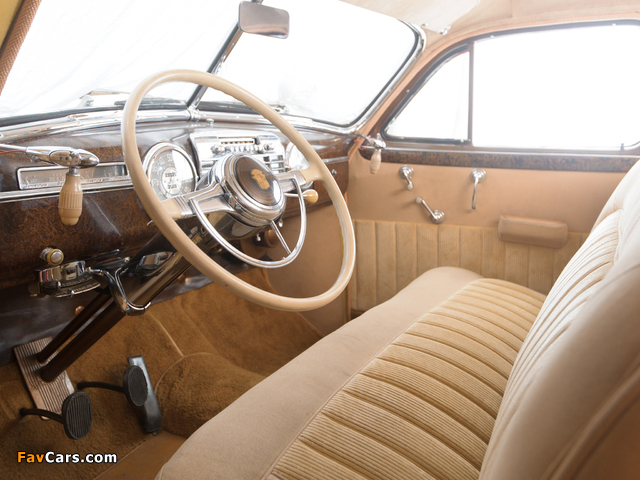 Images of Cadillac Sixty-One Touring Sedan DeLuxe (6109D) 1941 (640 x 480)
