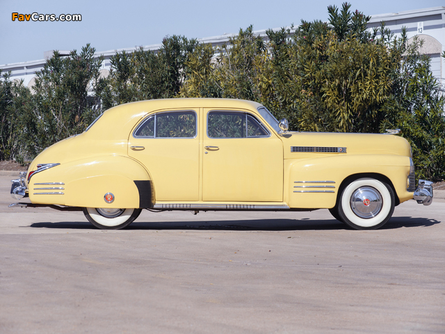 Images of Cadillac Sixty-One Touring Sedan DeLuxe (6109D) 1941 (640 x 480)