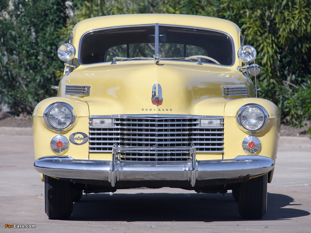 Pictures of Cadillac Sixty-One Touring Sedan DeLuxe (6109D) 1941 (1024 x 768)