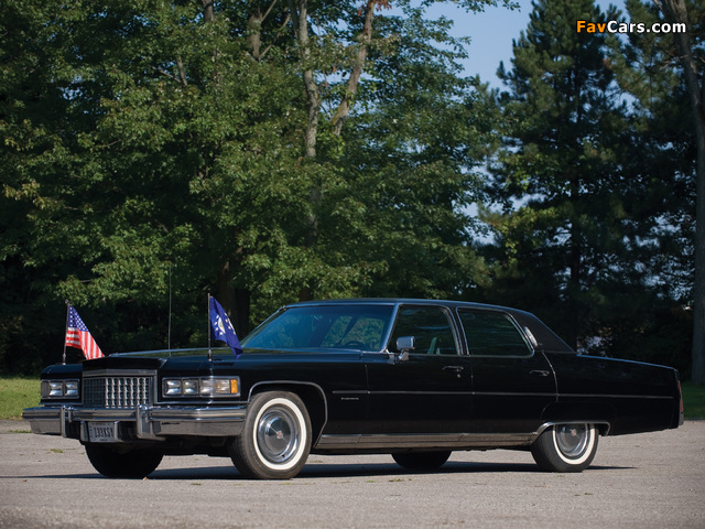 Pictures of Cadillac Fleetwood Sixty Special Brougham 1976 (640 x 480)