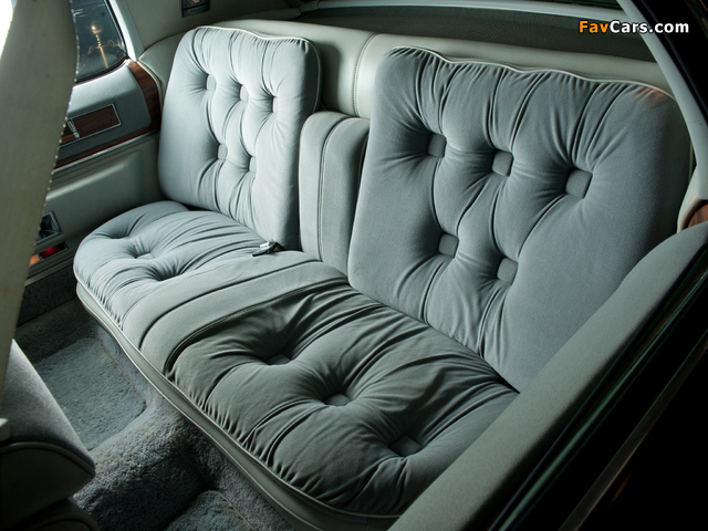 Pictures of Cadillac Fleetwood Sixty Special Brougham 1976 (640 x 480)