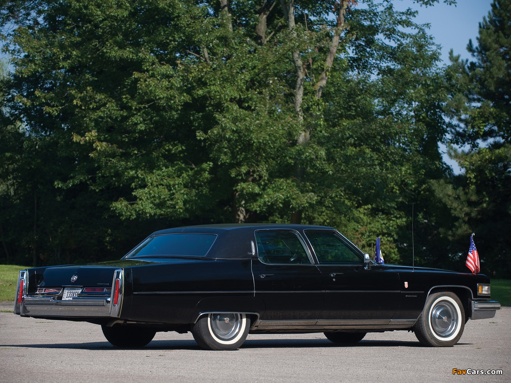 Cadillac Fleetwood Sixty Special Brougham 1976 wallpapers (1024 x 768)