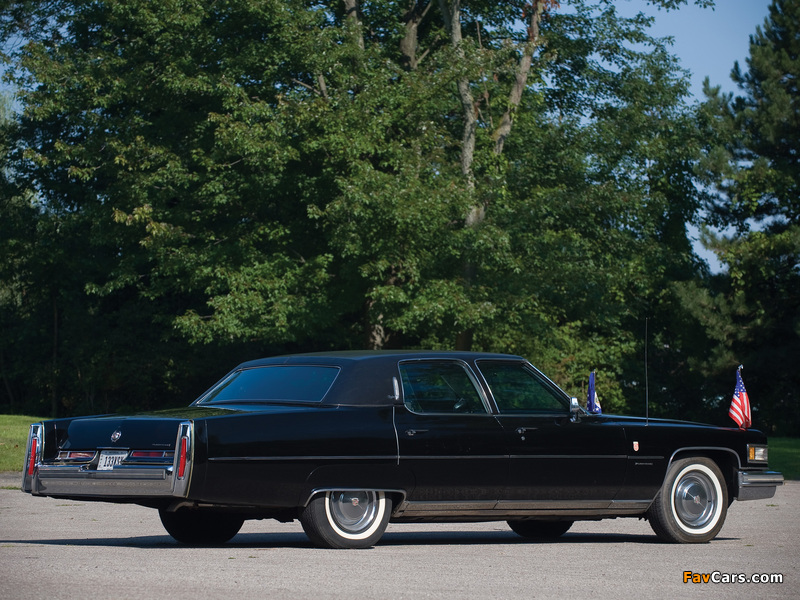 Cadillac Fleetwood Sixty Special Brougham 1976 wallpapers (800 x 600)