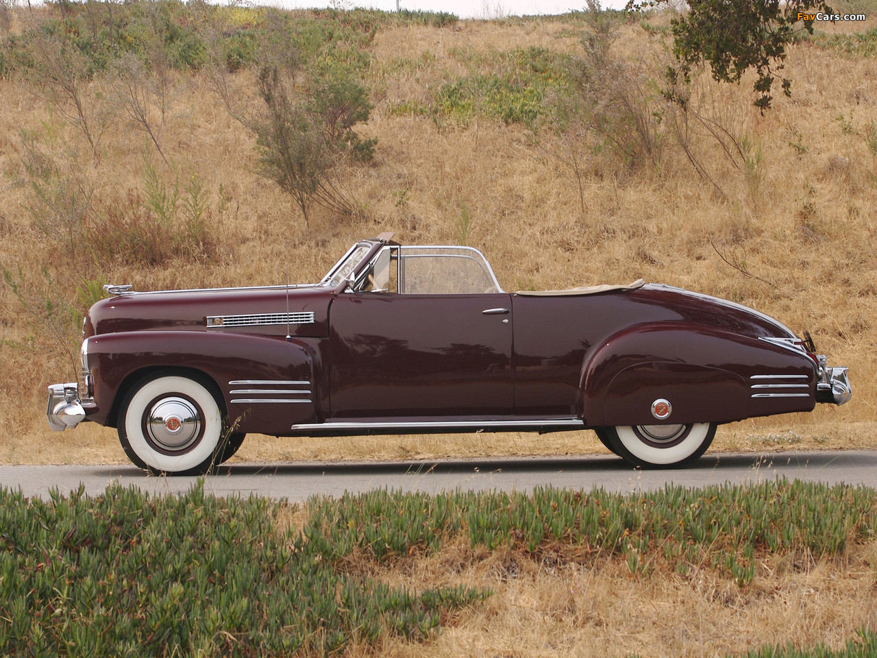 Cadillac Sixty-Two Convertible Coupe by Fleetwood 1941 photos (1280 x 960)