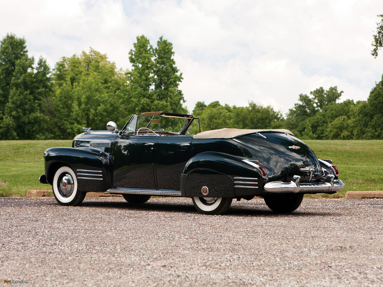 Cadillac Sixty-Two Convertible Sedan 1941 pictures (1600 x 1200)