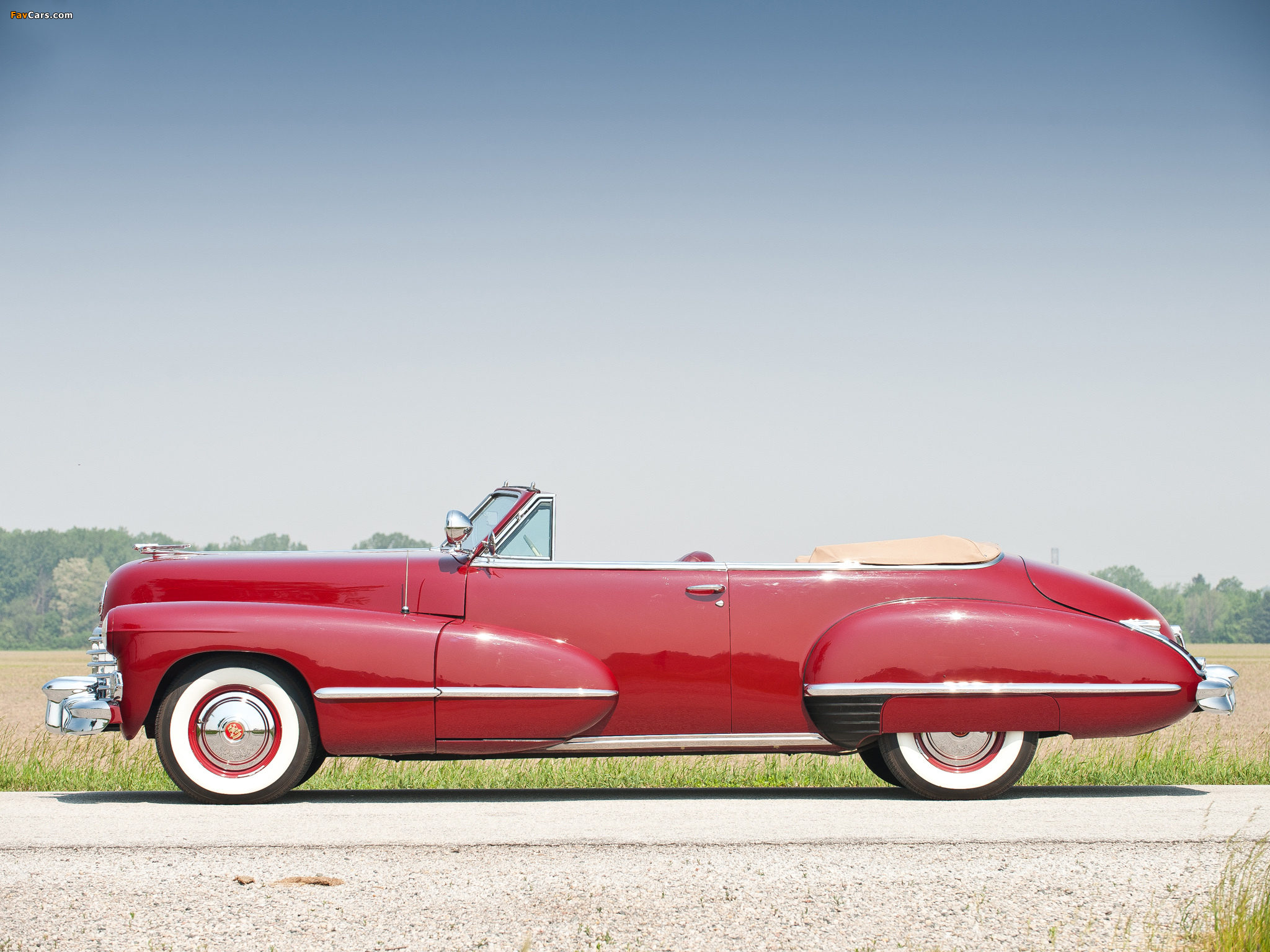Cadillac Sixty-Two Convertible 1942 images (2048 x 1536)