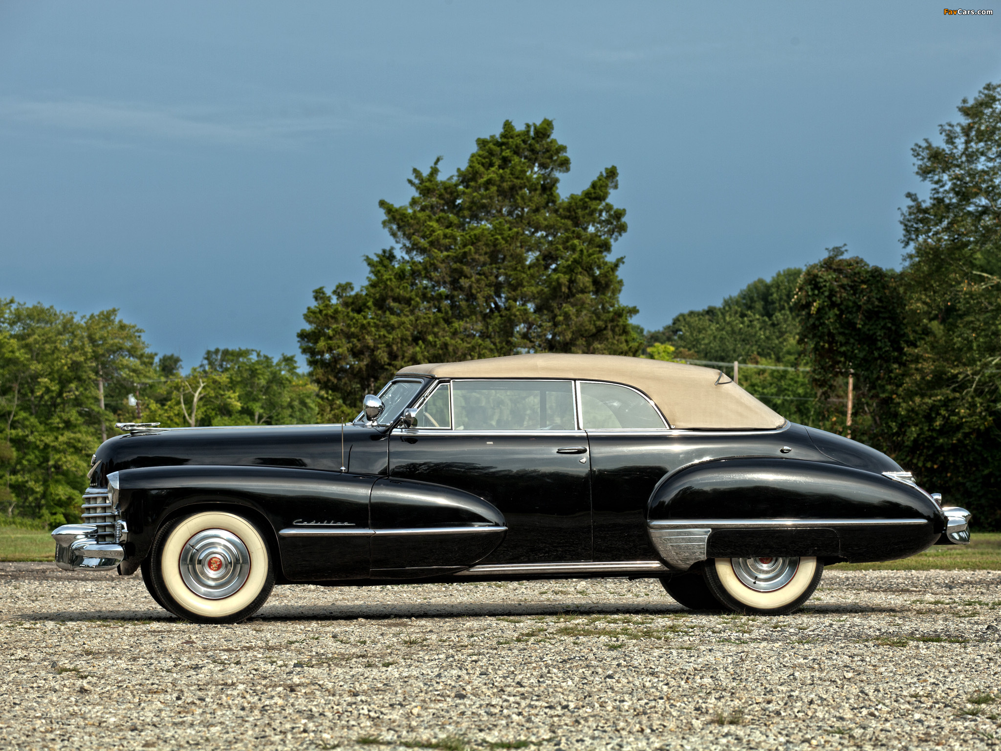 Cadillac Sixty-Two Convertible 1942 wallpapers (2048 x 1536)