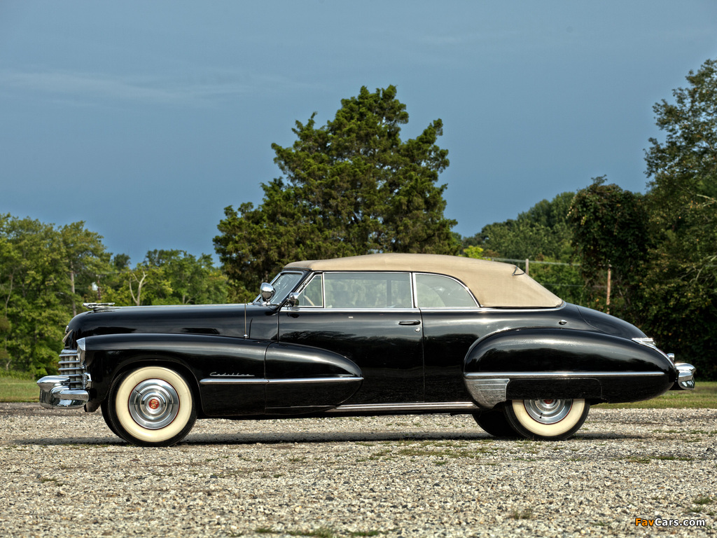 Cadillac Sixty-Two Convertible 1942 wallpapers (1024 x 768)