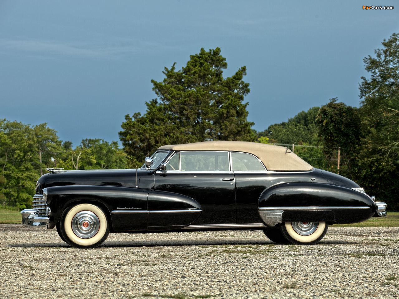 Cadillac Sixty-Two Convertible 1942 wallpapers (1280 x 960)