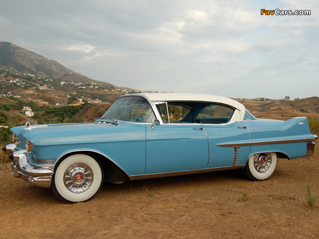 Cadillac Sixty-Two Hardtop Sedan (6239) 1957 pictures (640 x 480)