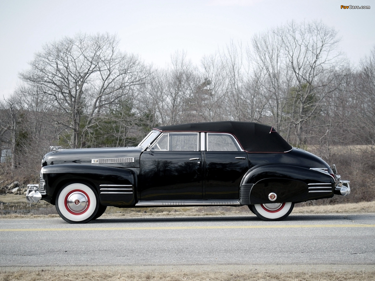 Images of Cadillac Sixty-Two Convertible Sedan 1941 (1280 x 960)