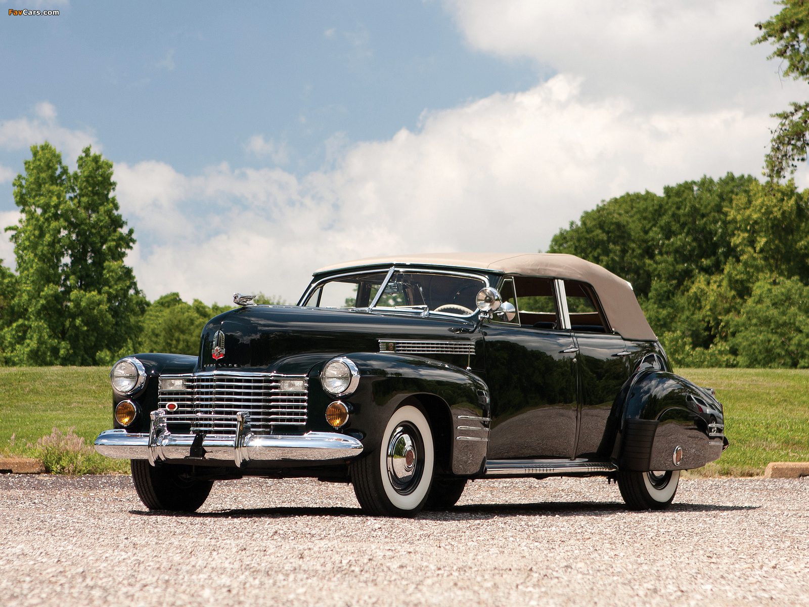 Images of Cadillac Sixty-Two Convertible Sedan 1941 (1600 x 1200)