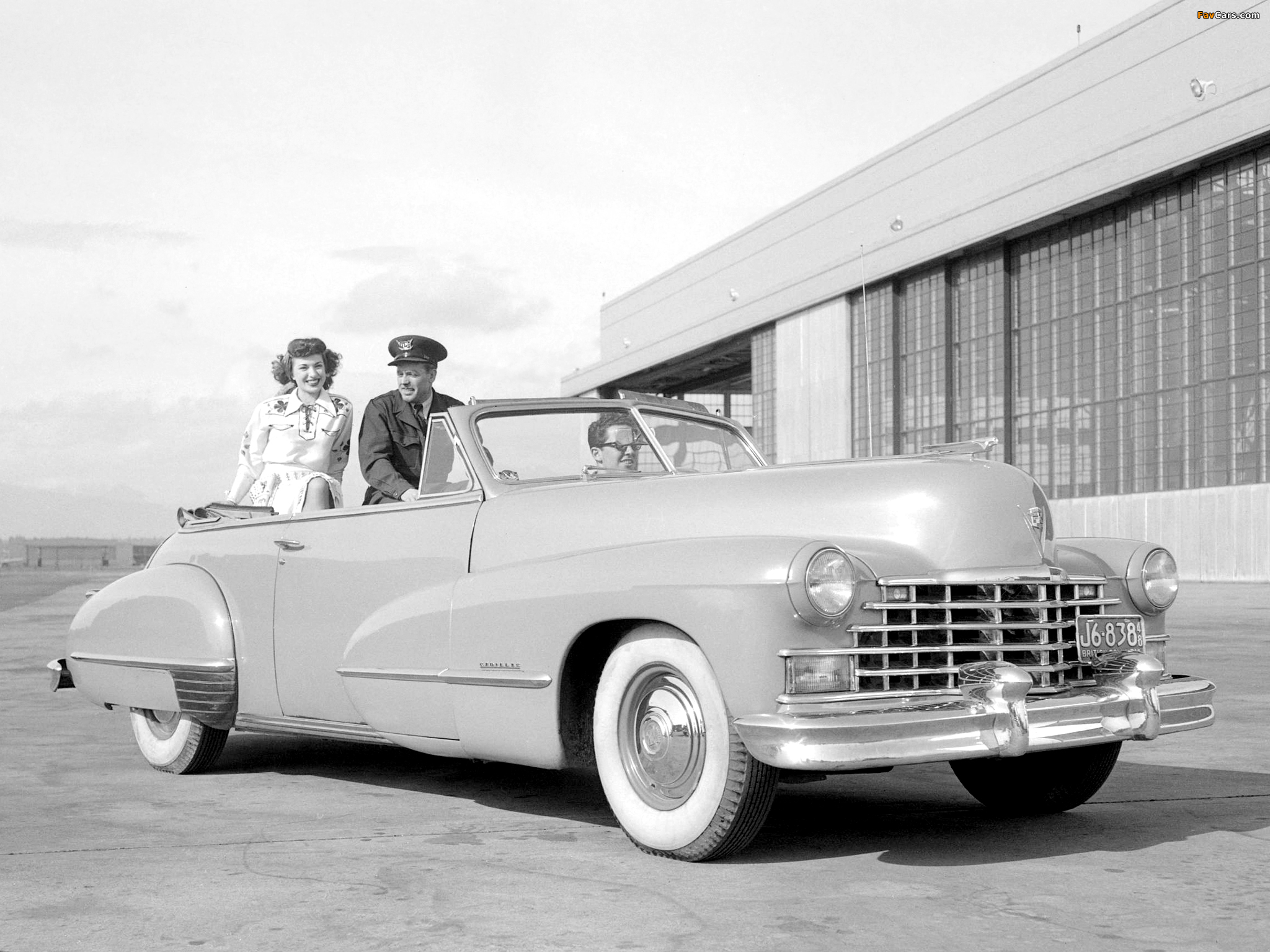 Images of Cadillac Sixty-Two Convertible (6267) 1946 (2048 x 1536)