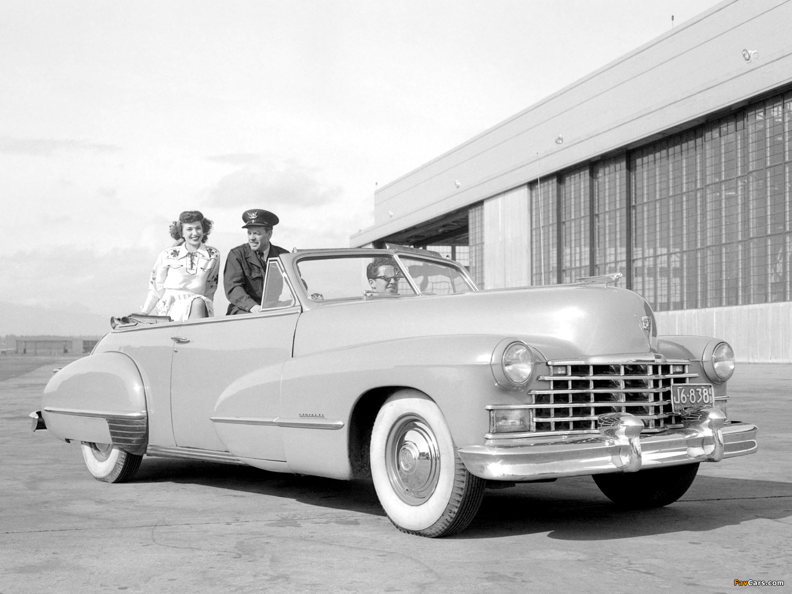 Images of Cadillac Sixty-Two Convertible (6267) 1946 (1600 x 1200)