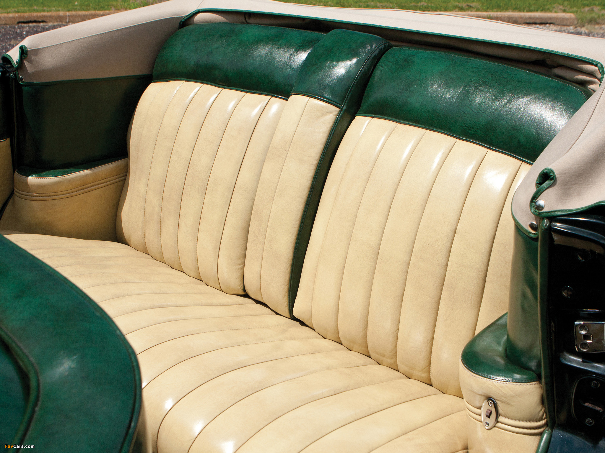 Photos of Cadillac Sixty-Two Convertible Sedan 1941 (2048 x 1536)