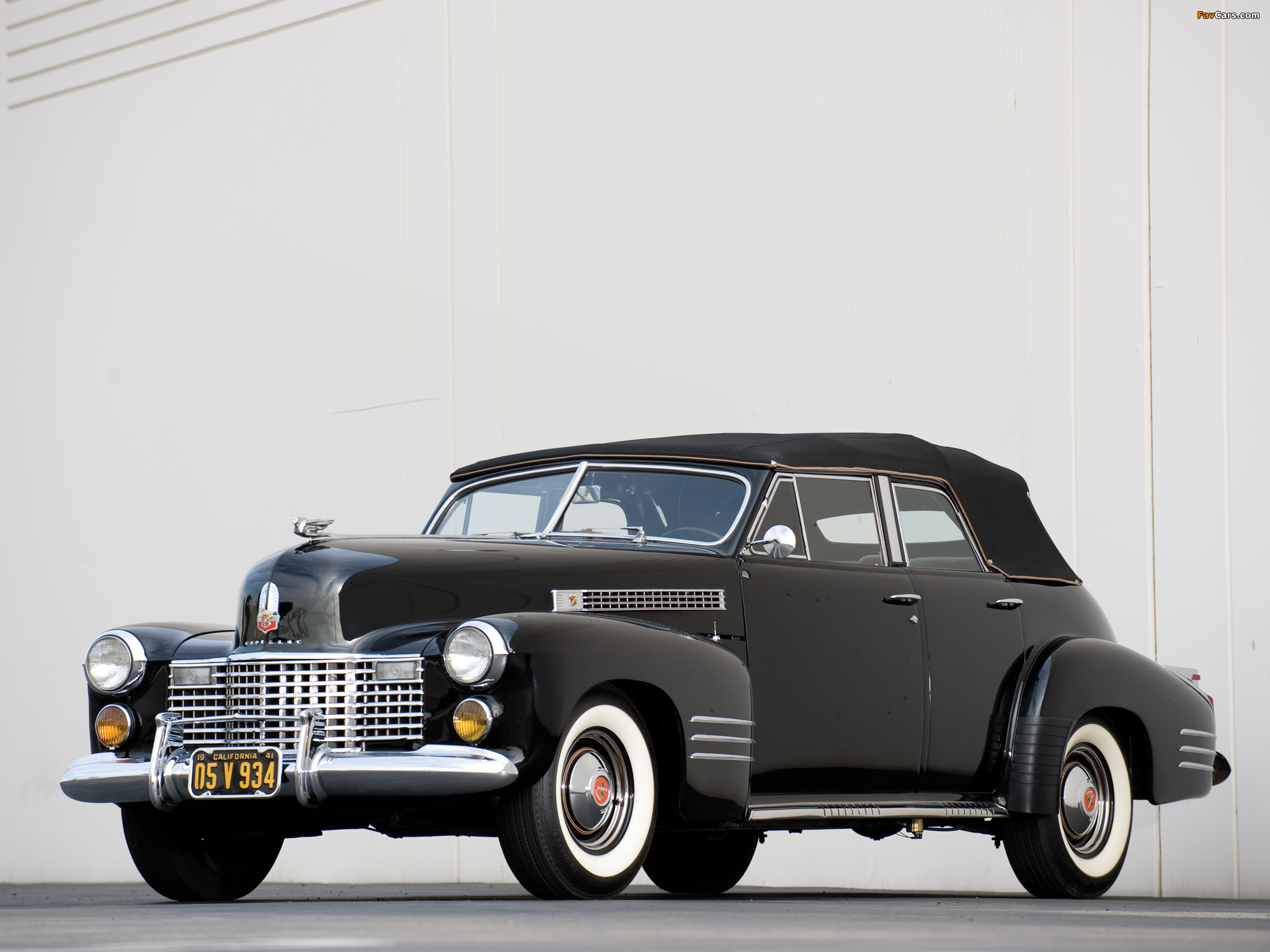 Photos of Cadillac Sixty-Two Convertible Sedan 1941 (2048 x 1536)