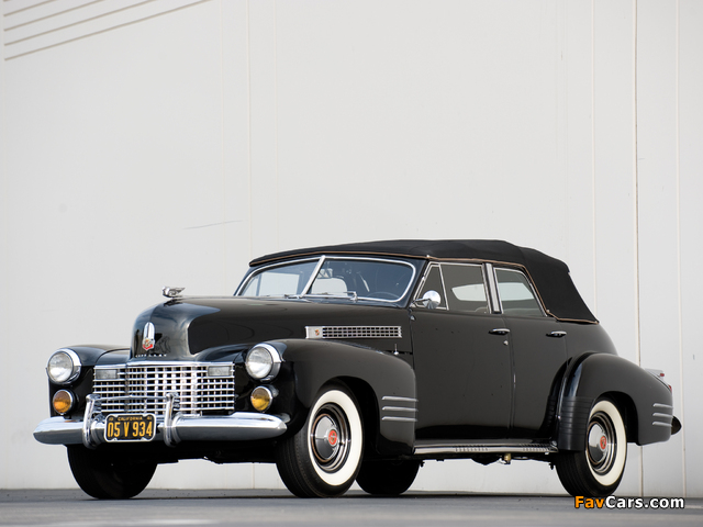 Photos of Cadillac Sixty-Two Convertible Sedan 1941 (640 x 480)