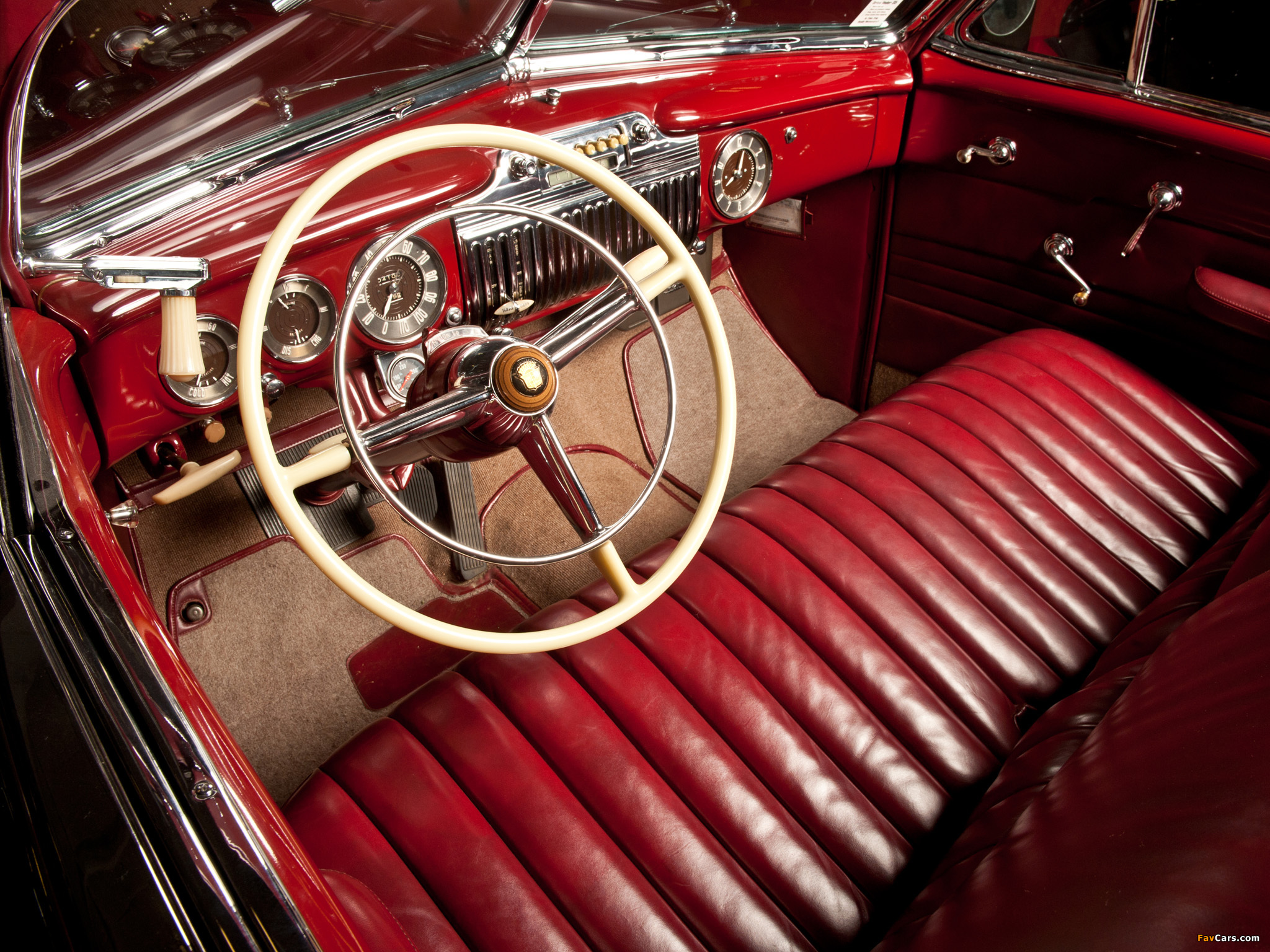 Photos of Cadillac Sixty-Two Convertible 1942 (2048 x 1536)