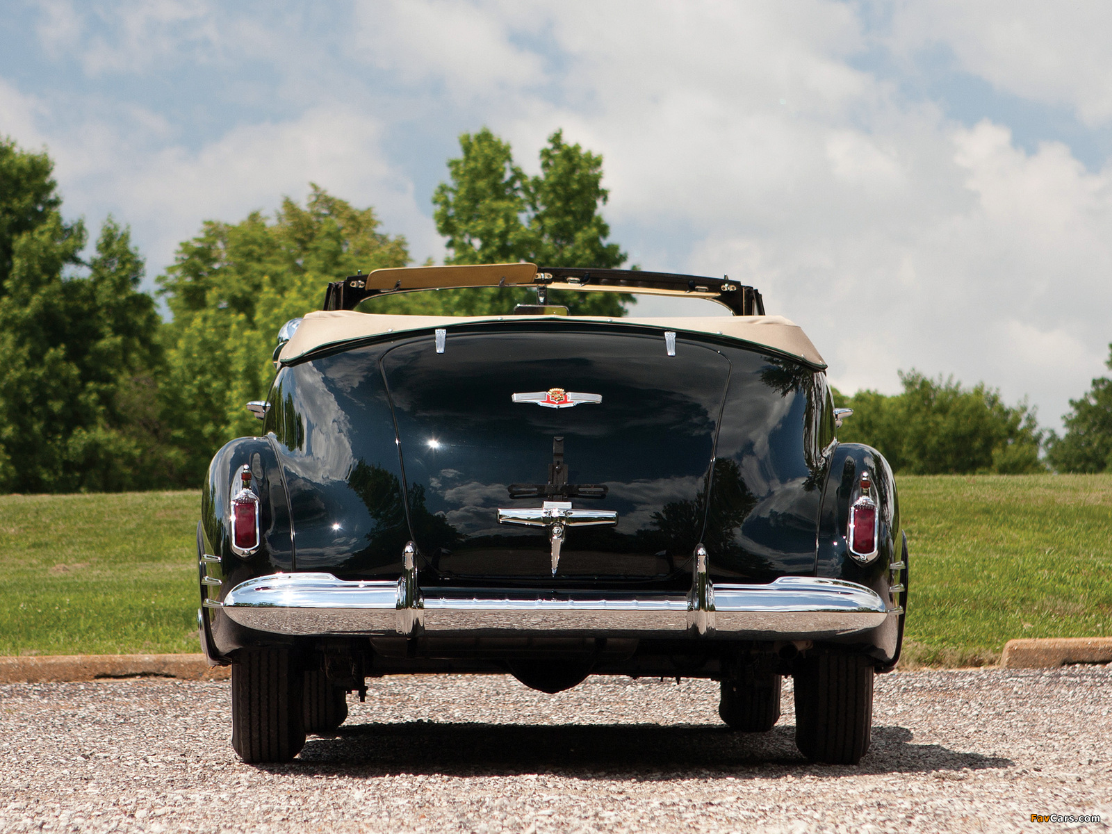 Pictures of Cadillac Sixty-Two Convertible Sedan 1941 (1600 x 1200)