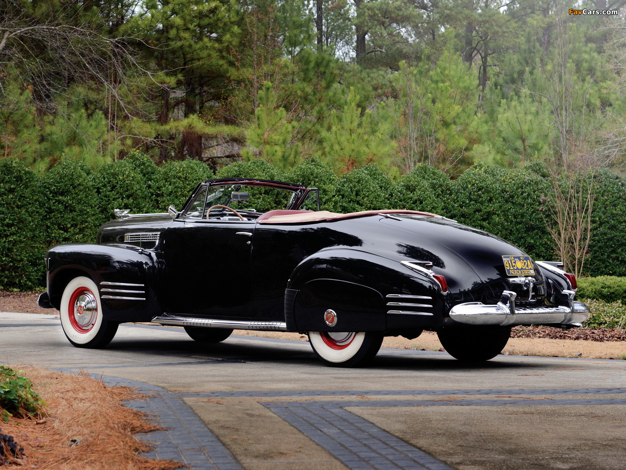 Pictures of Cadillac Sixty-Two Convertible Coupe by Fleetwood 1941 (1280 x 960)