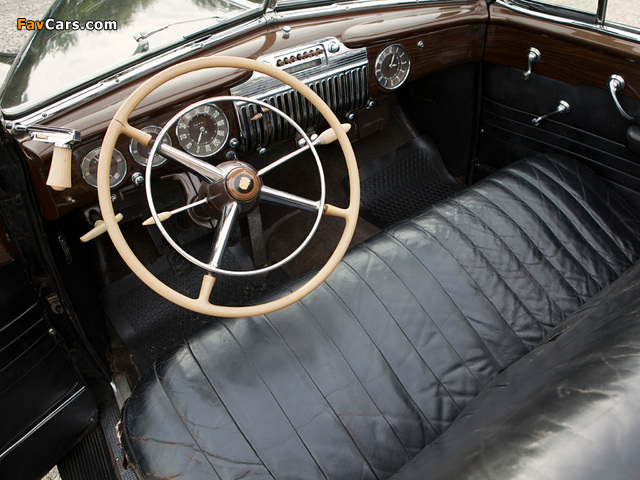 Pictures of Cadillac Sixty-Two Convertible 1942 (640 x 480)