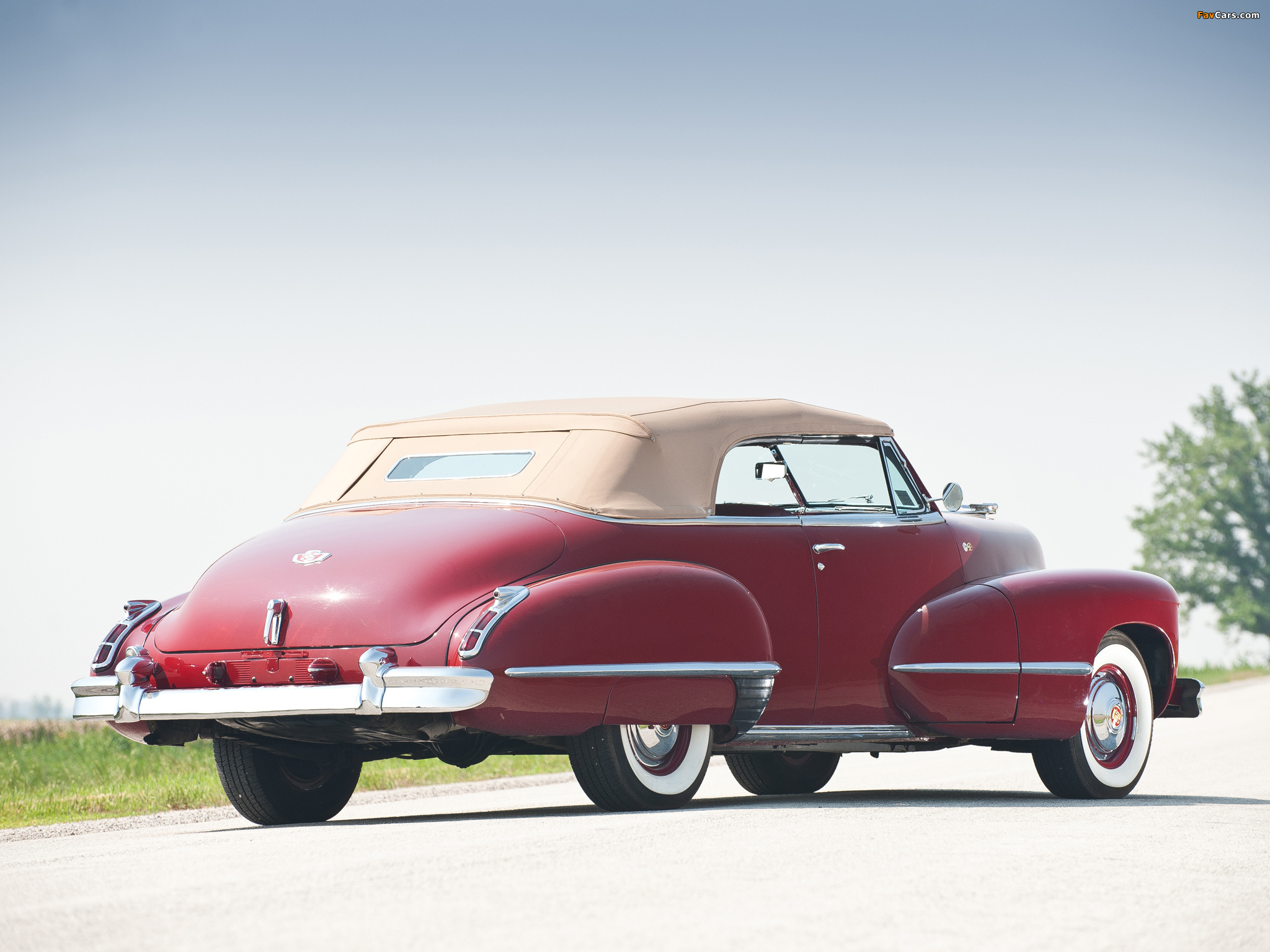 Pictures of Cadillac Sixty-Two Convertible 1942 (2048 x 1536)