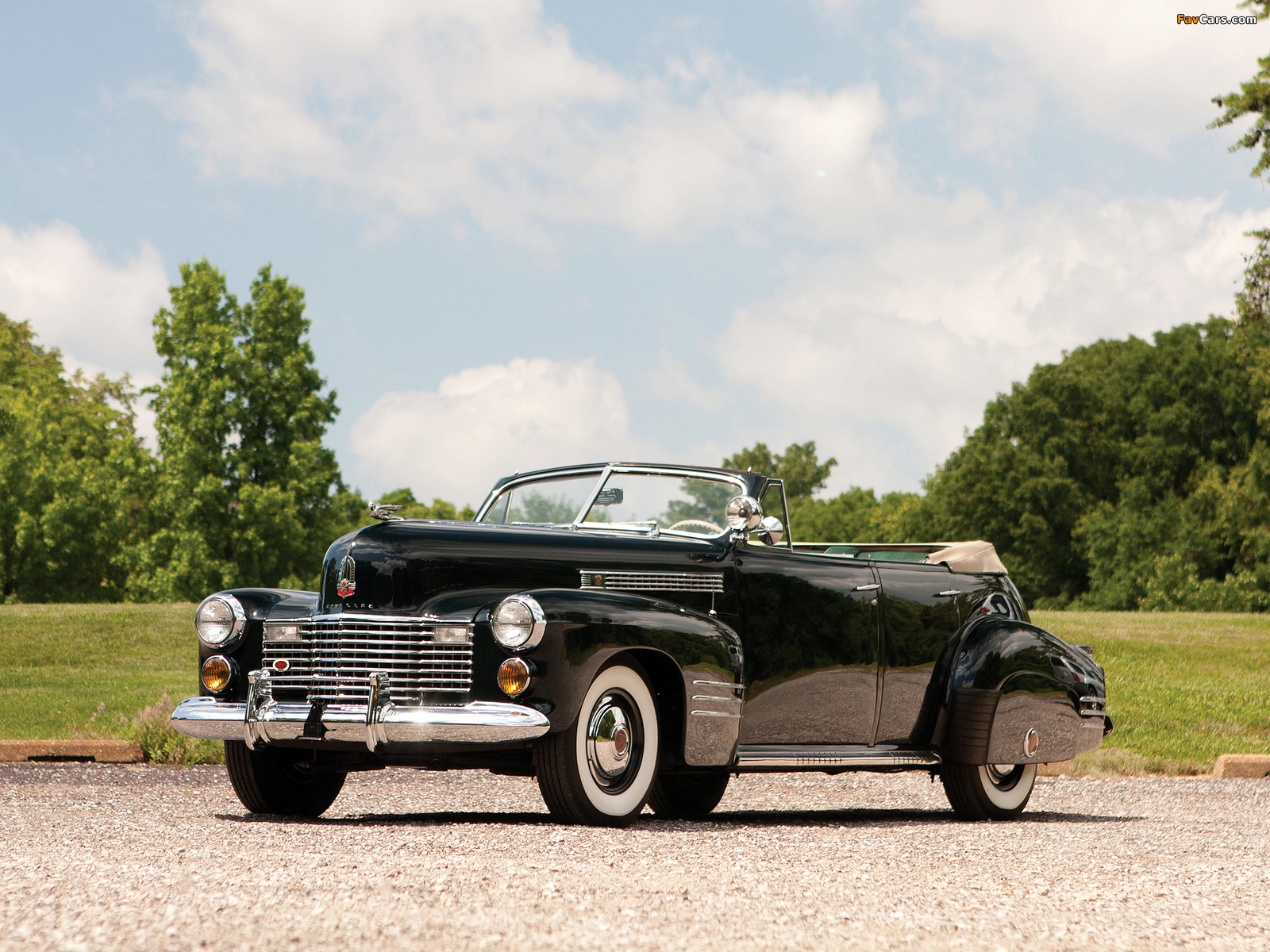 Cadillac Sixty-Two Convertible Sedan 1941 wallpapers (1600 x 1200)