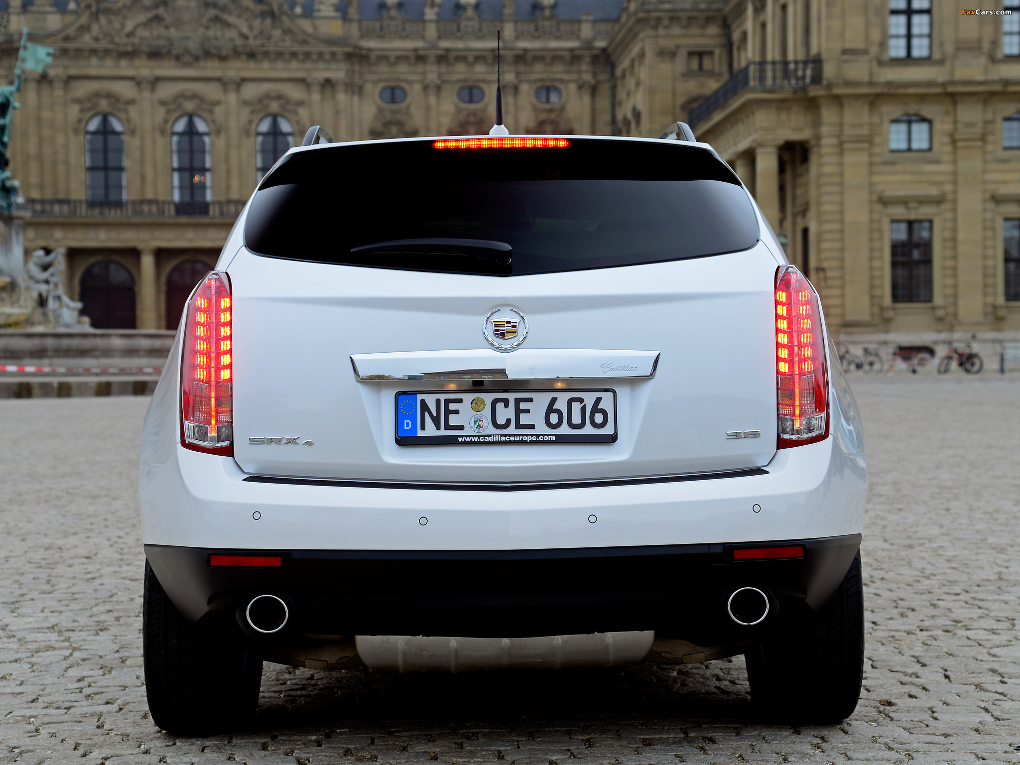 Photos of Cadillac SRX EU-spec 2012 (2048 x 1536)