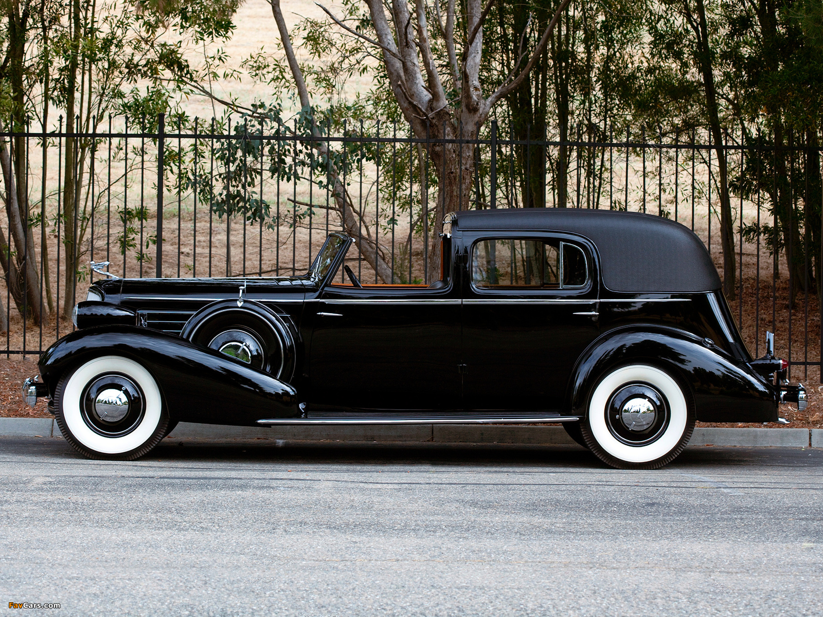 Cadillac V12 370-D Town Cabriolet by Fleetwood 1935 images (1600 x 1200)