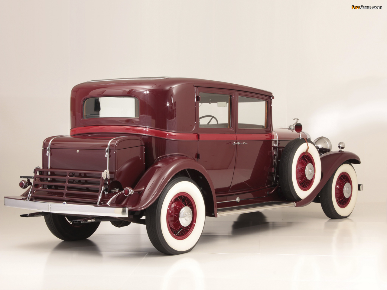 Images of Cadillac V12 370-A Town Sedan by Fisher (31152) 1931 (1280 x 960)