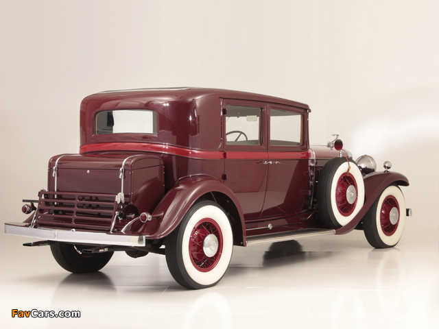 Images of Cadillac V12 370-A Town Sedan by Fisher (31152) 1931 (640 x 480)