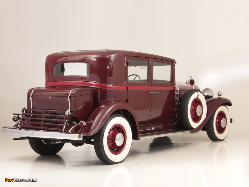 Images of Cadillac V12 370-A Town Sedan by Fisher (31152) 1931 (800 x 600)