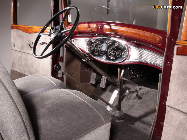 Cadillac V12 370-A Town Sedan by Fisher (31152) 1931 wallpapers (640 x 480)