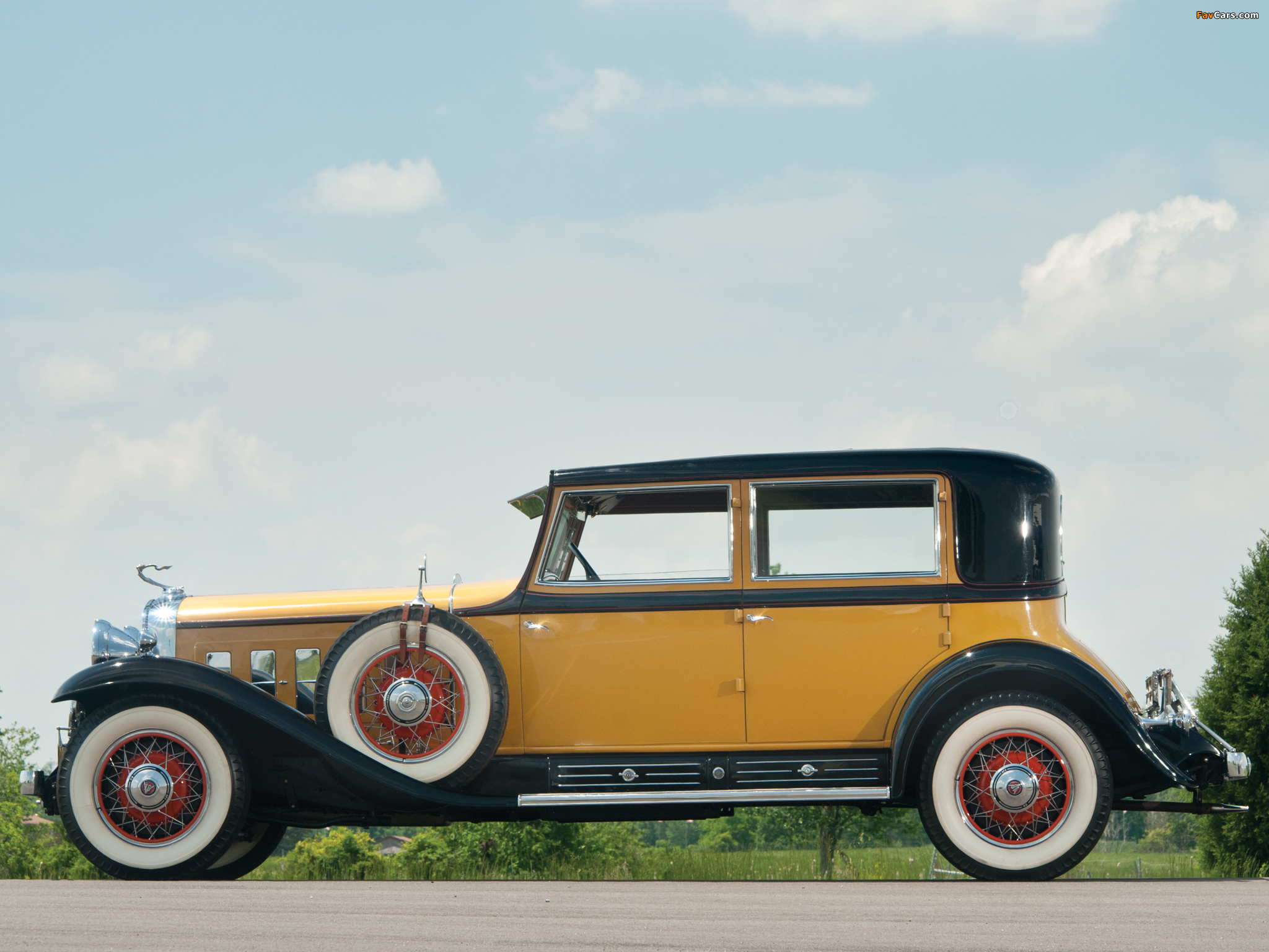 Cadillac V16 452-A Madame X Club Sedan by Fleetwood 1930 wallpapers (2048 x 1536)