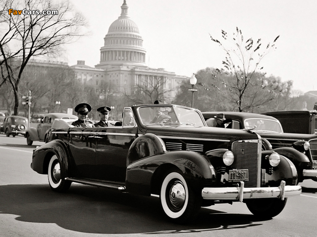 Cadillac V16 Series 90 Presidential Convertible Limousine 1938 pictures (640 x 480)