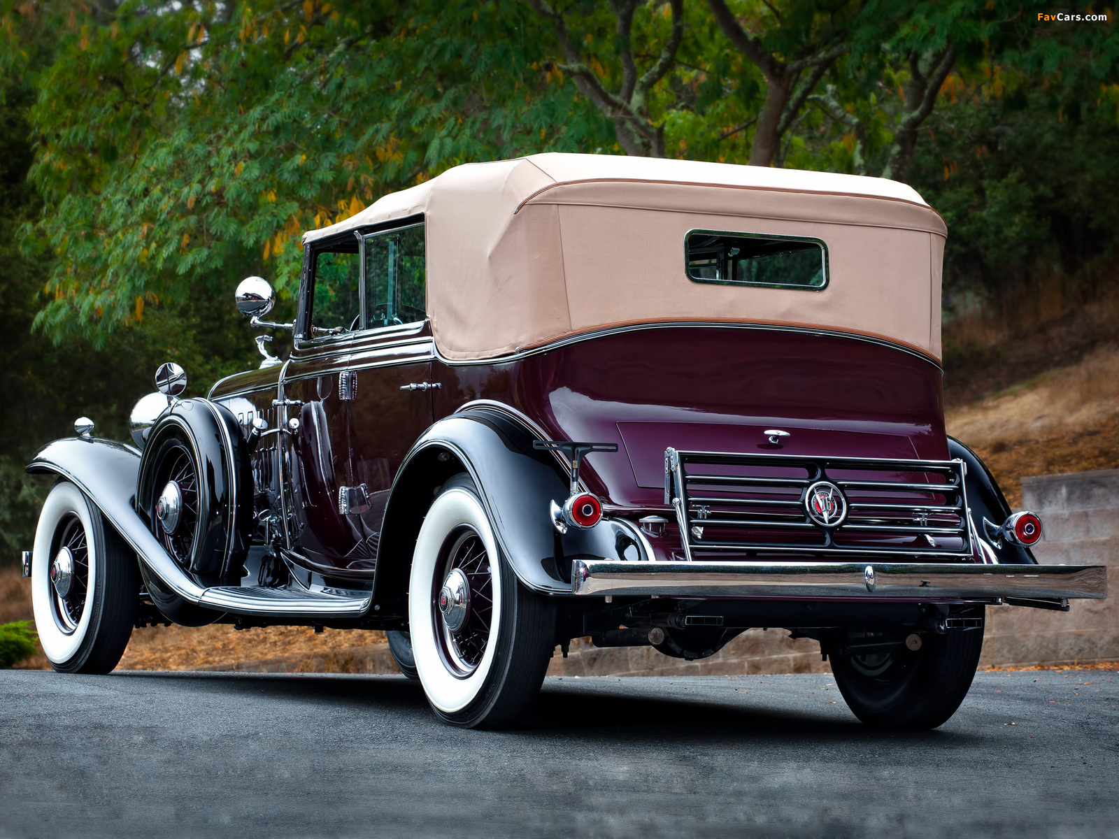 Images of Cadillac V16 452-B All Weather Phaeton by Fisher (32-16-273) 1932 (1600 x 1200)