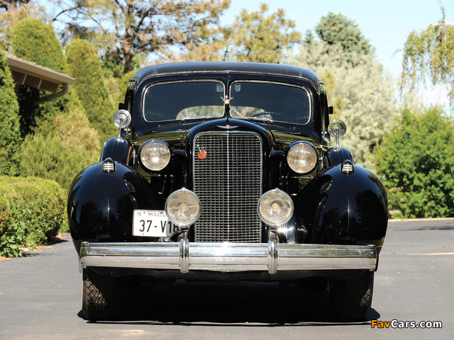 Images of Cadillac V16 Series 90 Custom Imperial Cabriolet by Fleetwood 1937 (640 x 480)