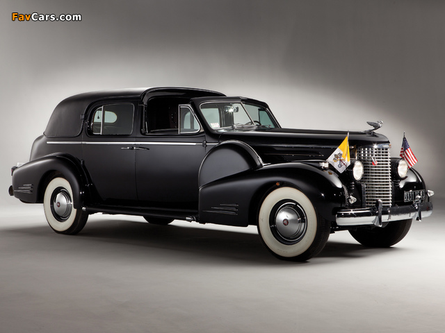 Images of Cadillac V16 Series 90 Ceremonial Town Car by Fleetwood 1938 (640 x 480)