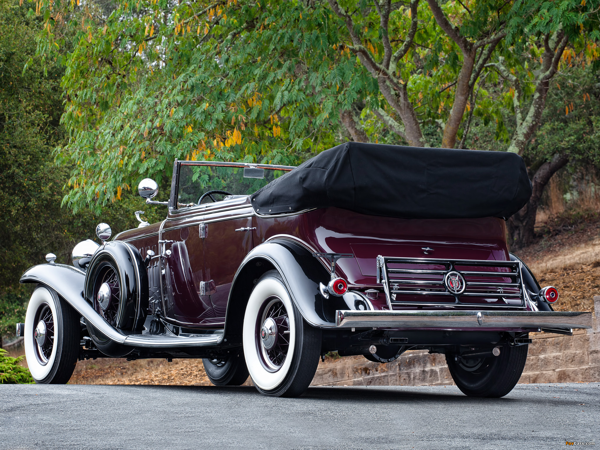Photos of Cadillac V16 452-B All Weather Phaeton by Fisher (32-16-273) 1932 (2048 x 1536)