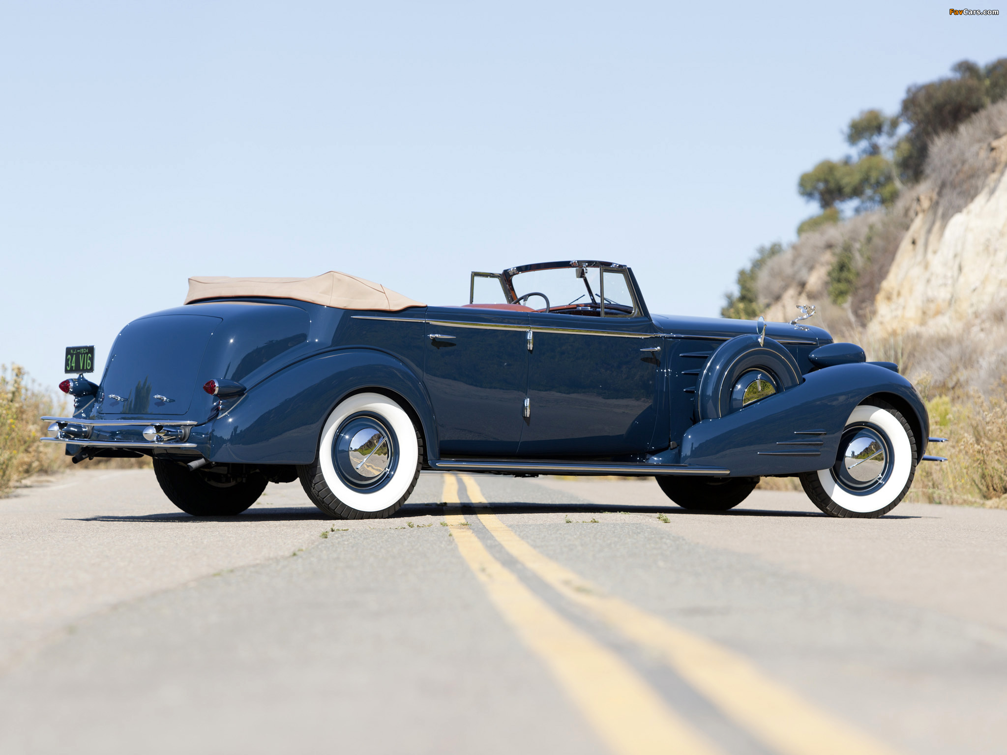 Photos of Cadillac V16 452-D Convertible Sedan by Fleetwood (5780) 1934 (2048 x 1536)