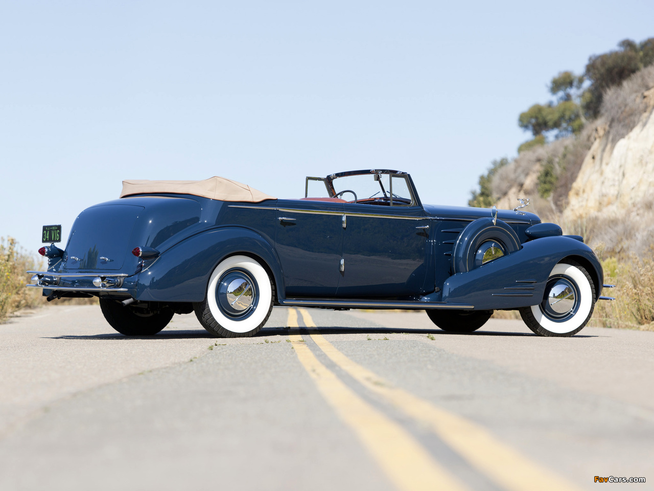 Photos of Cadillac V16 452-D Convertible Sedan by Fleetwood (5780) 1934 (1280 x 960)