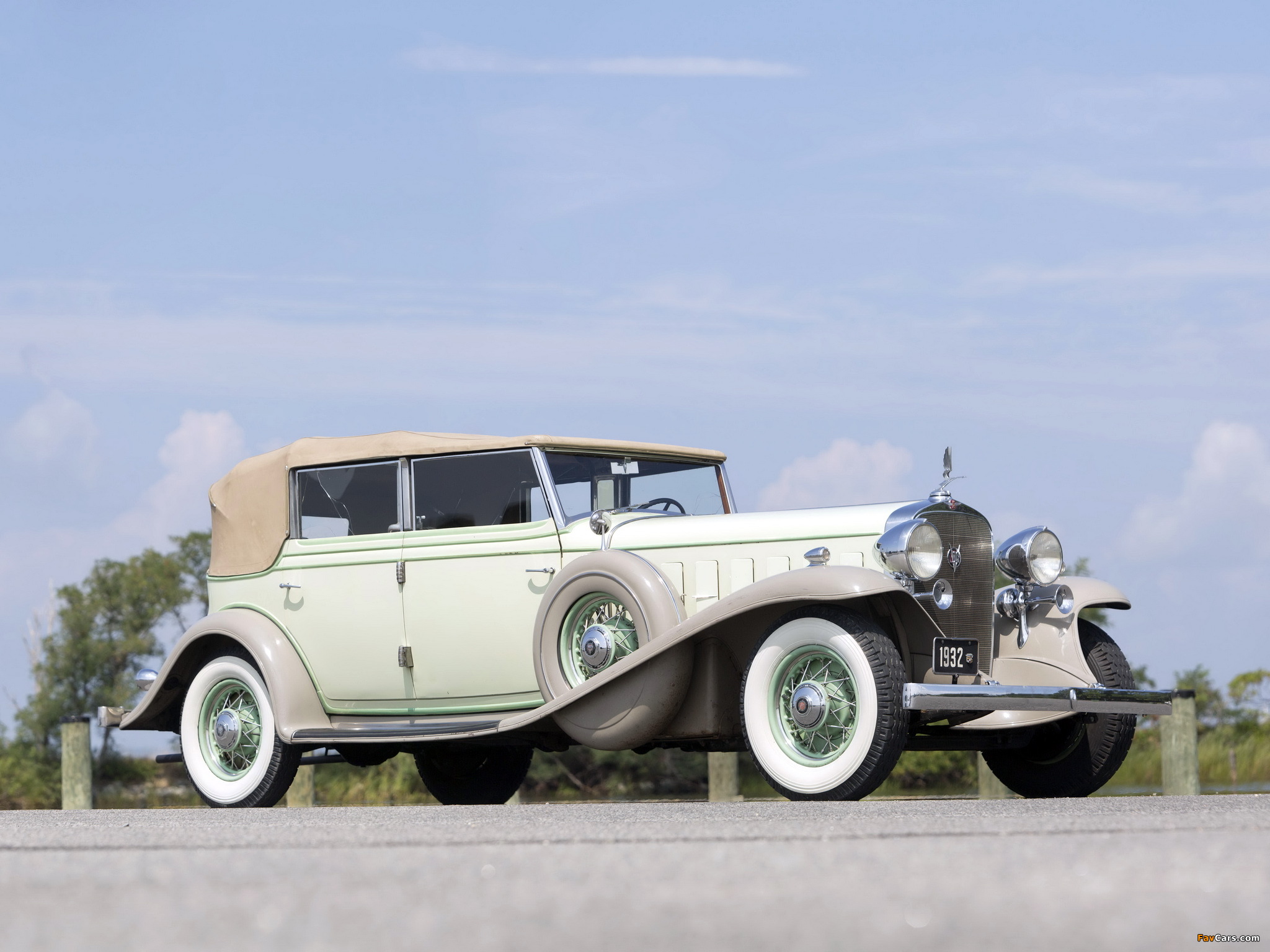 Pictures of Cadillac V16 452-B All Weather Phaeton by Fisher (32-16-273) 1932 (2048 x 1536)