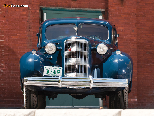 Pictures of Cadillac V16 Town Sedan by Fleetwood (5733S) 1936 (640 x 480)