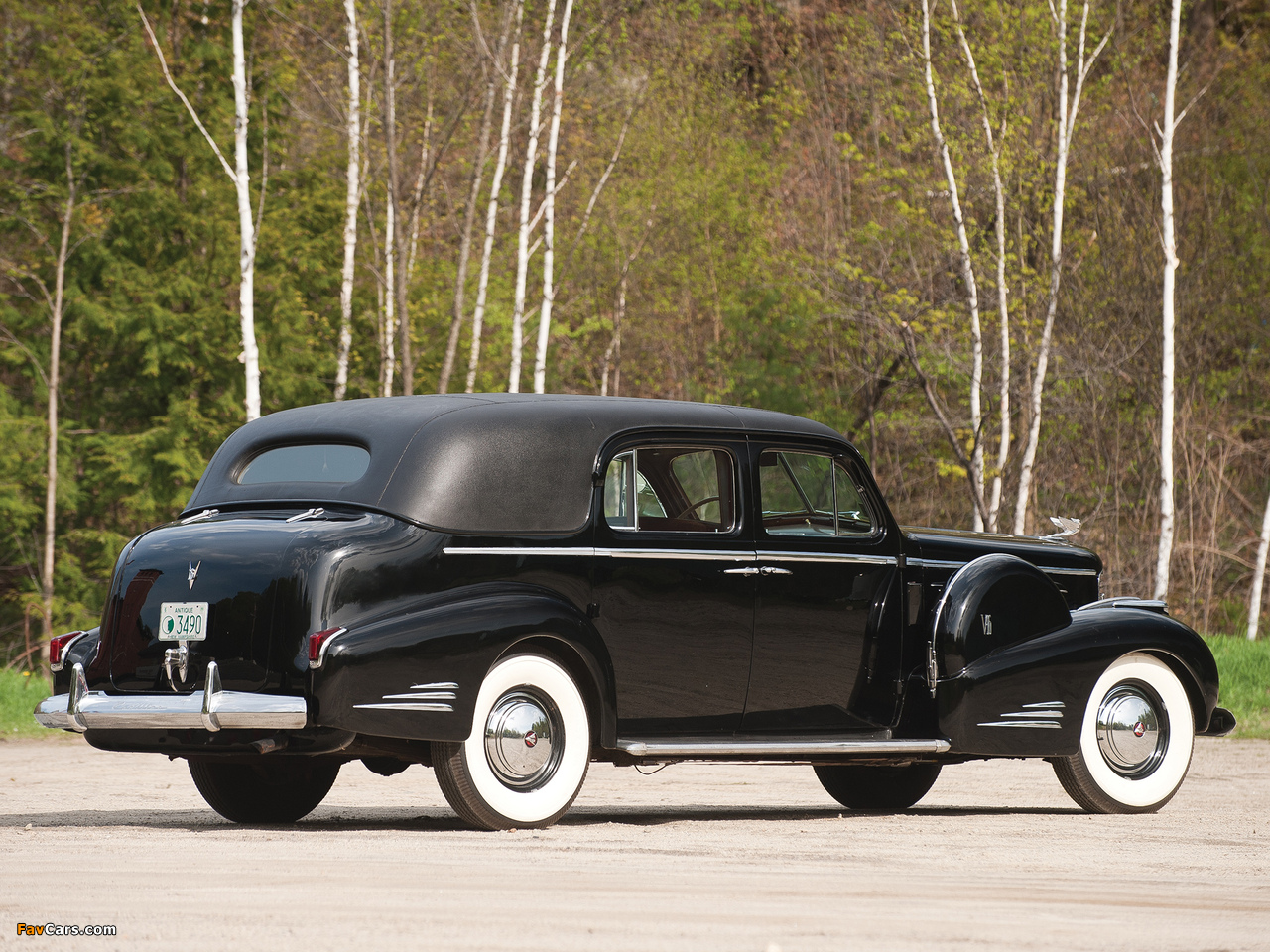 Pictures of Cadillac V16 Formal Sedan 1940 (1280 x 960)