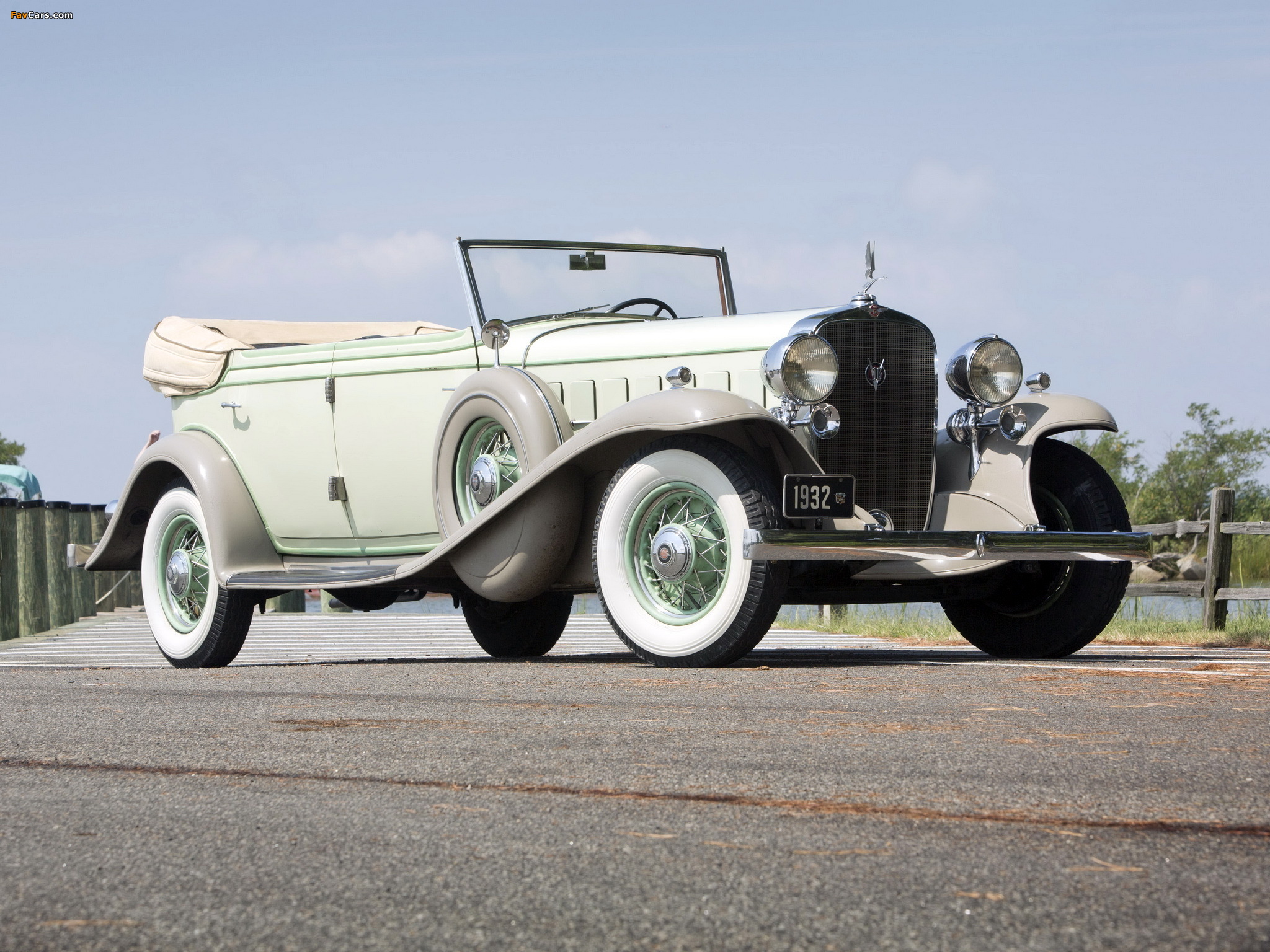Cadillac V16 452-B All Weather Phaeton by Fisher (32-16-273) 1932 wallpapers (2048 x 1536)